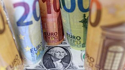 El euro cae desde máximos de dos semanas por deterioro del ánimo del mercado