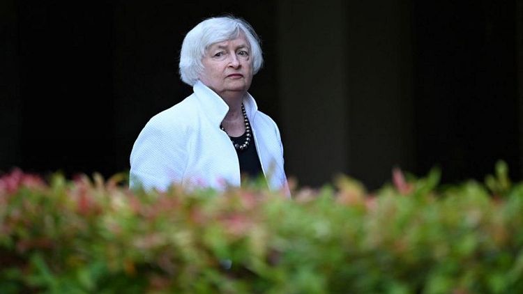 Yellen acoge decisión de seis países de congelar deuda de Ucrania, pide a más acreedores que se sumen