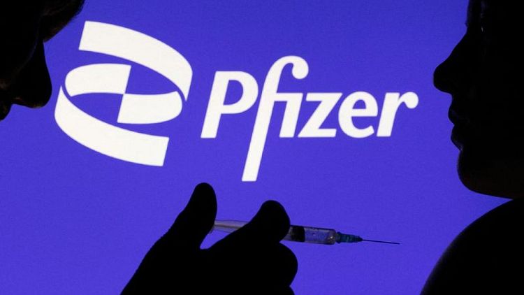 Pfizer inicia un ensayo en fase intermedia de una vacuna contra subvariante de ómicron