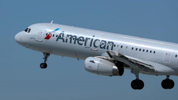 American Airlines vuelve a las ganancias, pero avisa de presión de los costos