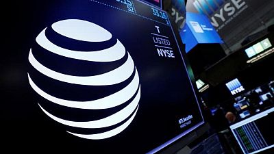 AT&T proyecta una ganancia anual por debajo de las estimaciones