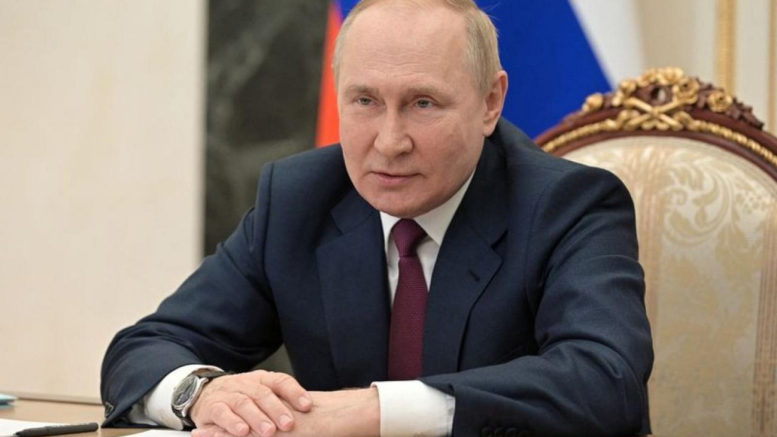 Putin habla del mercado del petróleo con el príncipe heredero saudí