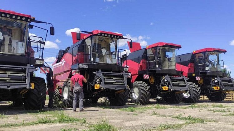 Rusia envía cosechadoras a las regiones ocupadas de Ucrania
