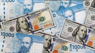 Monedas en A.Latina operan con alzas en medio retroceso global del dólar, destaca peso chileno
