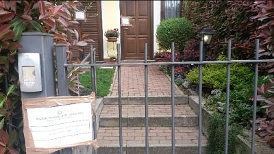 Colpita in casa forse con una spranga. Indagano i carabinieri