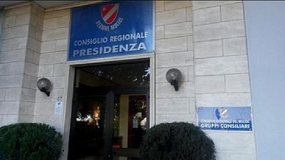 Sono in contrasto con la normativa statale Sono in contrasto con la normativa statale