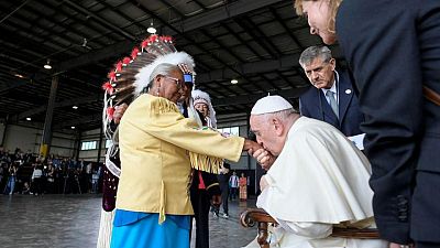 El Papa llega a Canadá en un viaje de "penitencia" por los abusos contra los indígenas