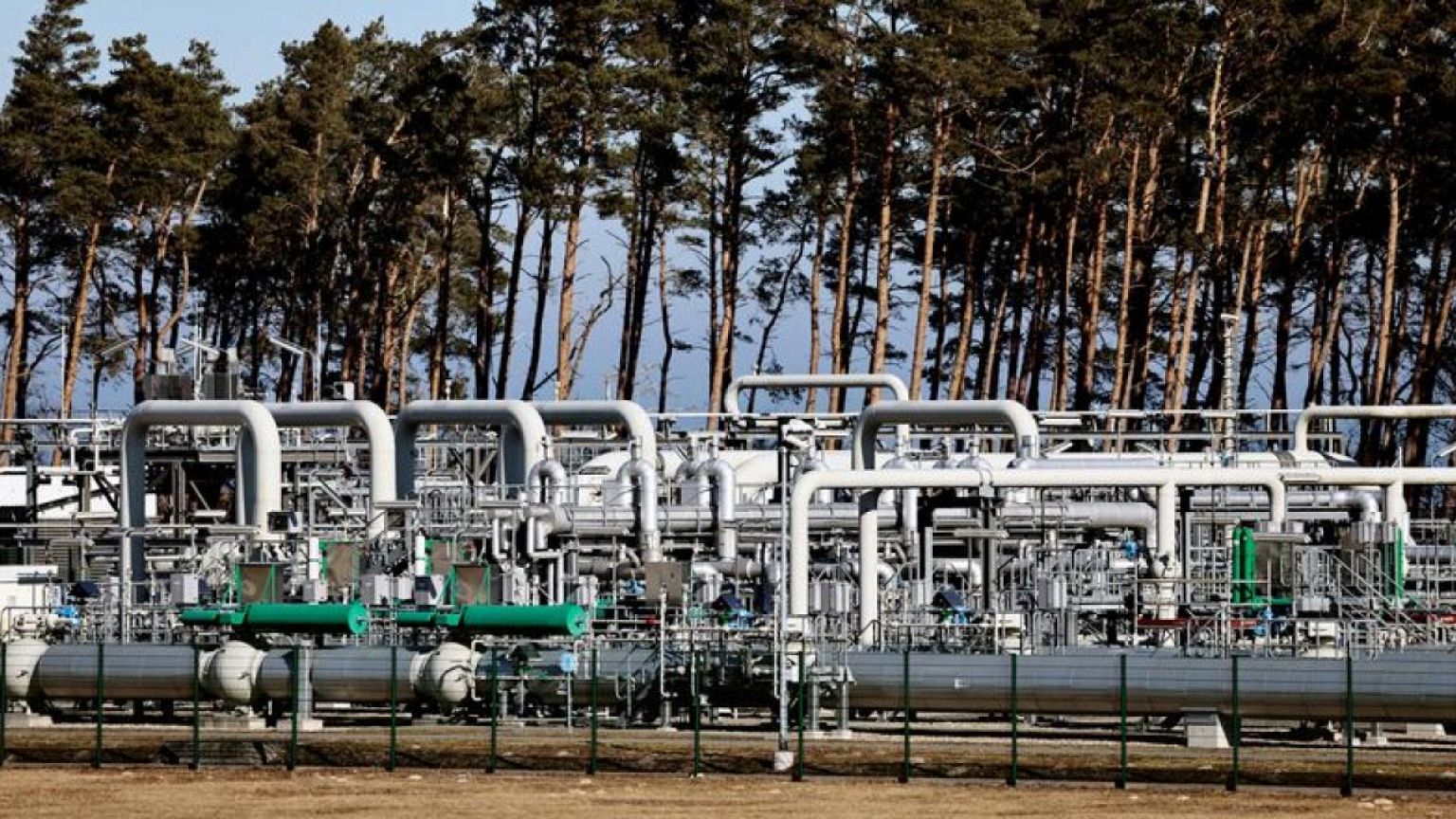 France favours gas terminals over new pipeline to tackle crisis