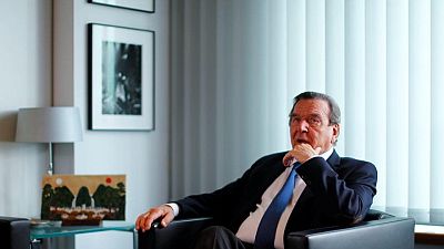 El excanciller alemán Schröder podría estar Moscú para una posible reunión -Kremlin