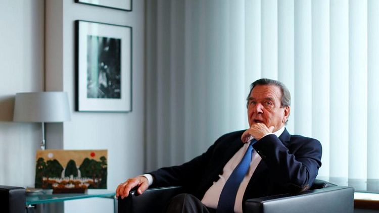 El excanciller alemán Schröder podría estar Moscú para una posible reunión -Kremlin