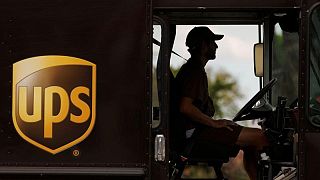 UPS supera las estimaciones de ganancias a pesar del menor volumen