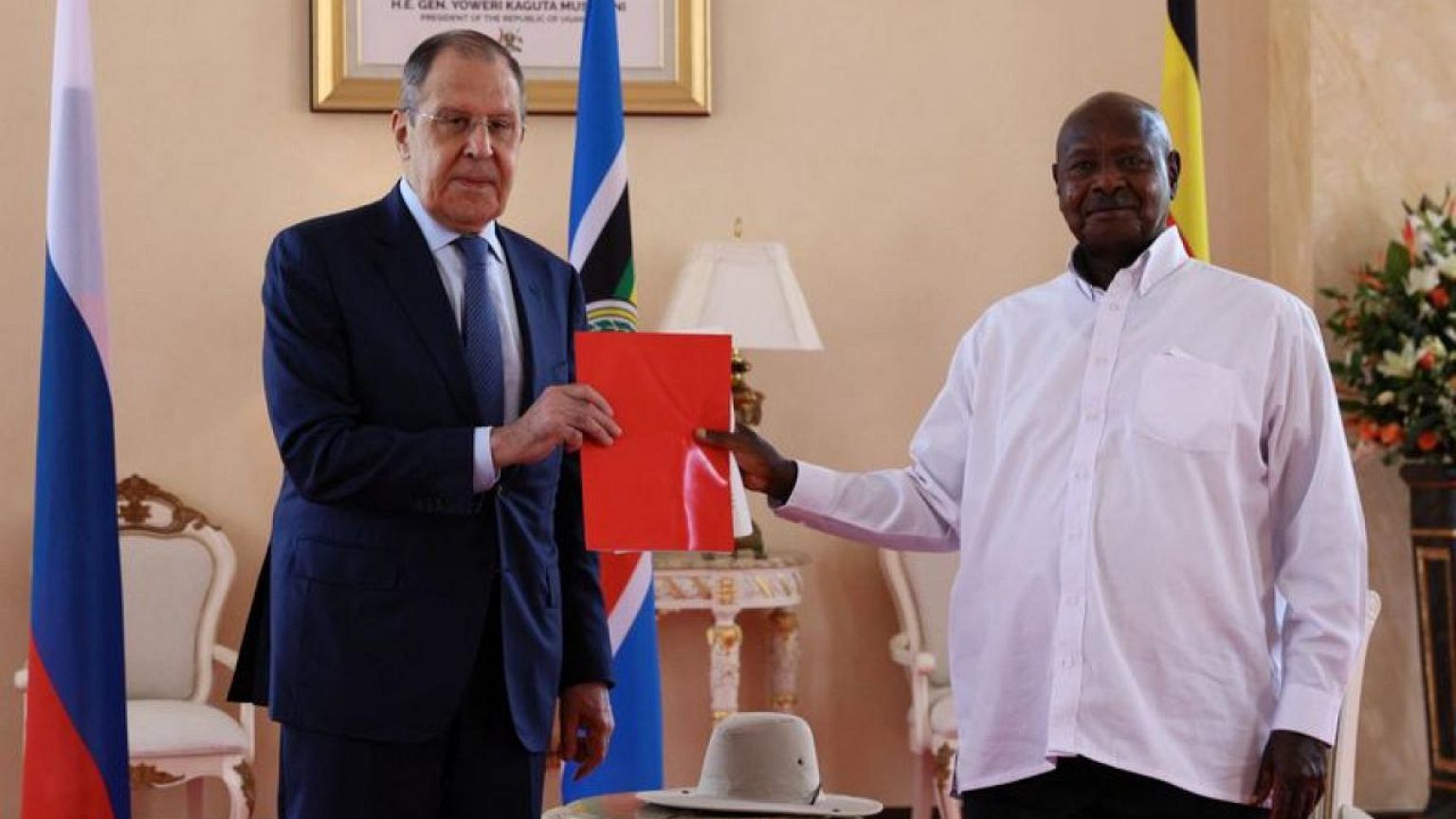El presidente de Uganda elogia la amistad de África y Rusia durante la visita de Lavrov