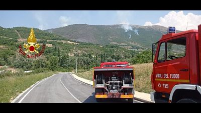 In azione i mezzi aerei per lo spegnimento