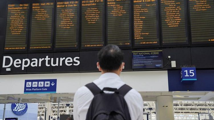 إضراب جديد بسبب خلاف على الأجور يُعطل شبكة السكك الحديدية في بريطانيا