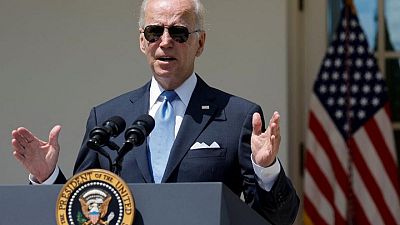 Biden dice que no es una sorpresa que la economía se ralentice mientras Fed lucha contra la inflación