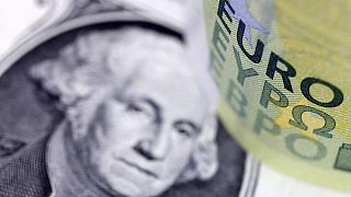 El dólar repunta mientras operadores evalúan trayectoria de tasas de interés en EEUU