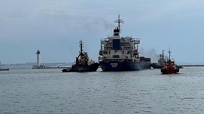 "Una luz de esperanza": un barco de grano ucraniano sale de Odesa