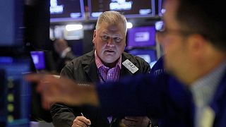 Wall Street lucha por buscar dirección cuando repunte por los resultados de empresas se desvanece