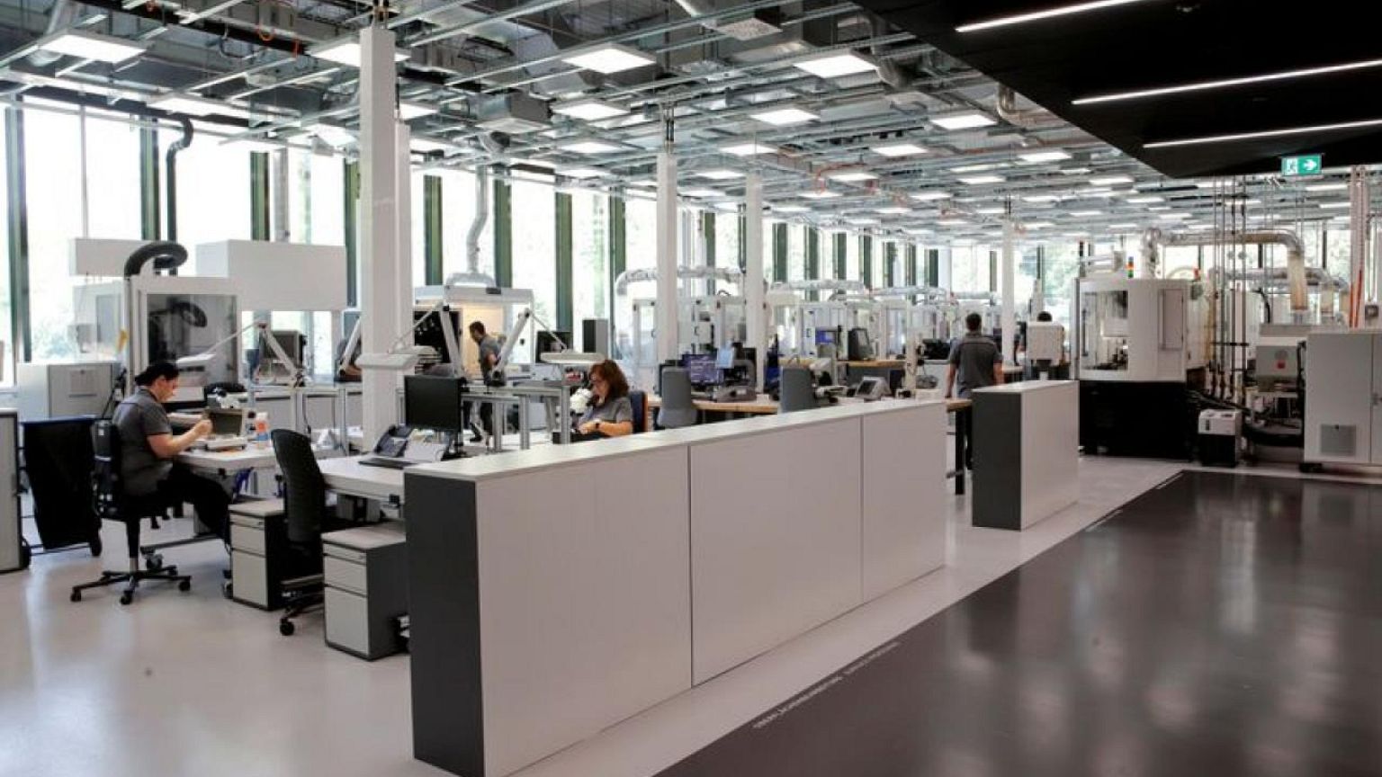 Swiss PMI dips slightly but industry stays in growth mode