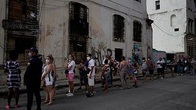 Cuba aumenta casi cinco veces tipo de cambio para compra de moneda convertible, incluyendo dólares Cuba aumenta casi cinco veces tipo de cambio para compra de moneda convertible, incluyendo dólares