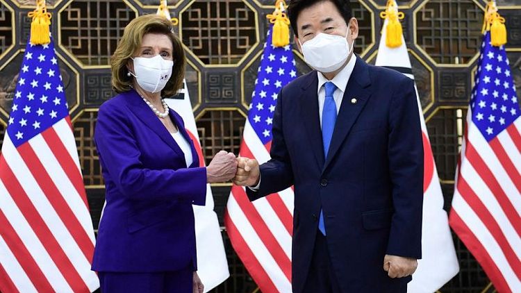 Pelosi promete apoyo a la desnuclearización de Corea del Norte y prevé visitar la frontera