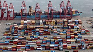 Déficit comercial EEUU se reduce drásticamente, exportaciones alcanzan un récord