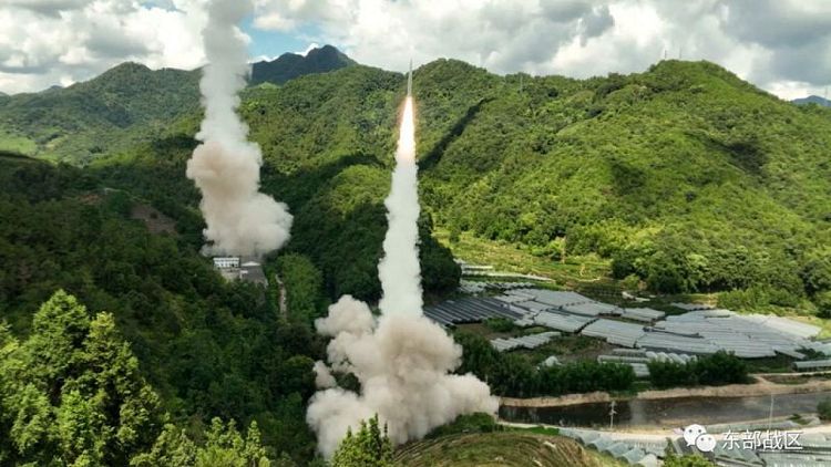 الصين ترد بغضب على زيارة بيلوسي بإطلاق صواريخ قرب تايوان