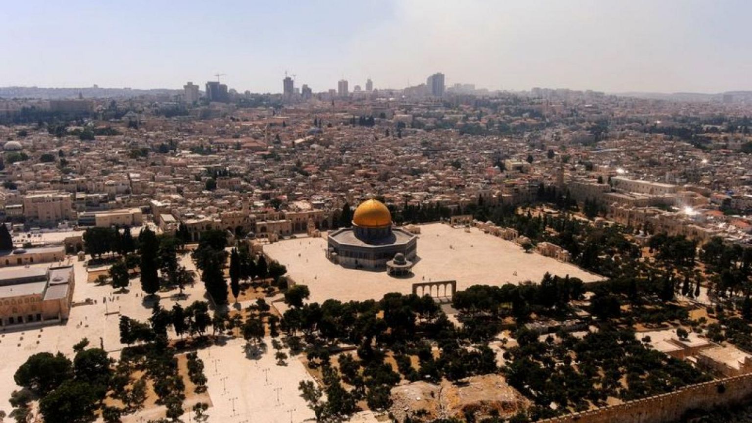 في الحرم القدسي..الصلاة بصوت خافت تتحدى اتفاقا غير مكتوب