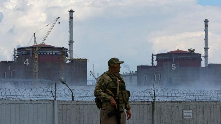 Bombardeo afecta a línea eléctrica de central nuclear en Ucrania; ambas partes se culpan