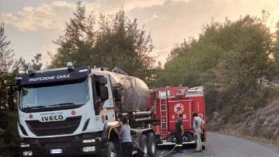 In aiuto ai vigili del fuoco e per l'acqua potabile In aiuto ai vigili del fuoco e per l'acqua potabile