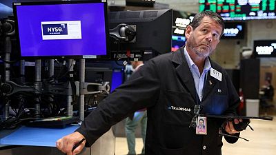 وول ستريت تفتح على ارتفاع مع انحسار الرهانات على رفع كبير لأسعار الفائدة