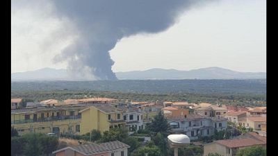 Incendio nello stabilimento Gesam, elicottero in azione
