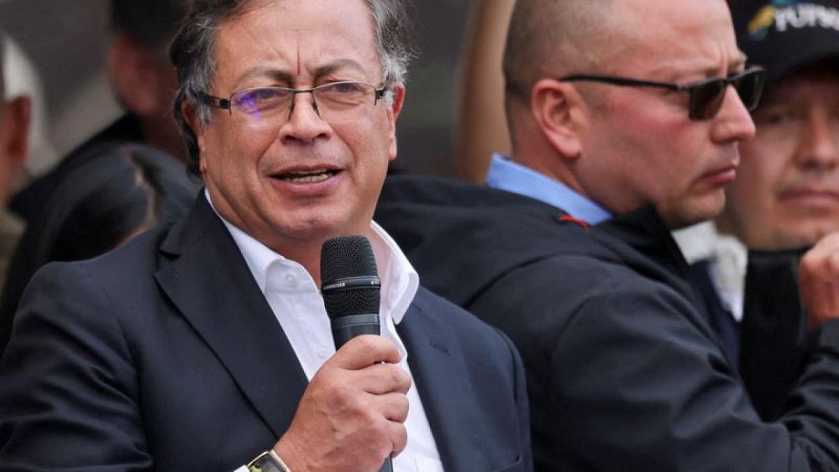 Izquierdista Petro Asume La Presidencia De Colombia Prometiendo Paz Y ...