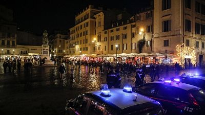 Forze dell'ordine fermano un 20enne, l'accusa è lesioni gravi Forze dell'ordine fermano un 20enne, l'accusa è lesioni gravi