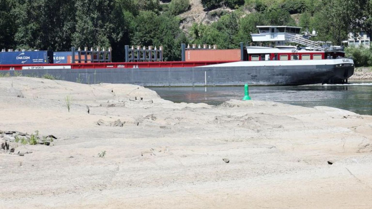 El agua del Rin vuelve a bajar en Alemania y los costes de transporte fluvial aumentan