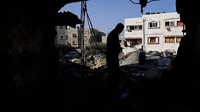 إسرائيل تعاود فتح معابر غزة مع صمود هدنة مع الفلسطينيين