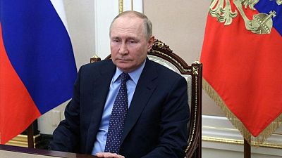 بوتين يسمح للبنوك الروسية الخاضعة لعقوبات بوقف بعض عمليات الصرف الأجنبي
