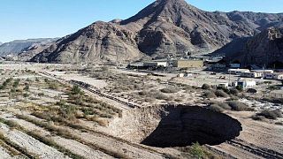 Decretan alerta preventiva en zona cercana a socavón en norte de Chile por amenaza de hundimiento
