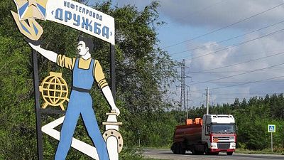Crudo sube por temores de suministro tras paralización de oleoducto ruso