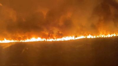 Francia lucha contra un "monstruoso" incendio cerca de Burdeos -FNSPF