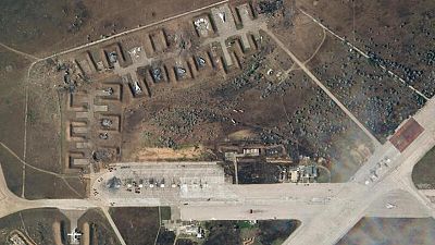 Imágenes de satélite muestran la devastación en la base aérea rusa de Crimea