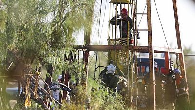 Los escombros y la oscuridad impiden las labores de rescate en la mina inundada de México