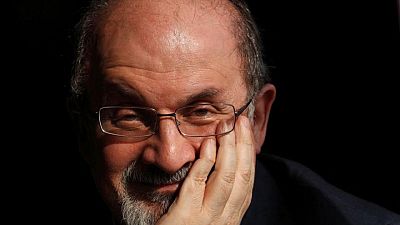 نظرة فاحصة- الهجوم على سلمان رشدي يُبرز أثر الفتاوى الممتد