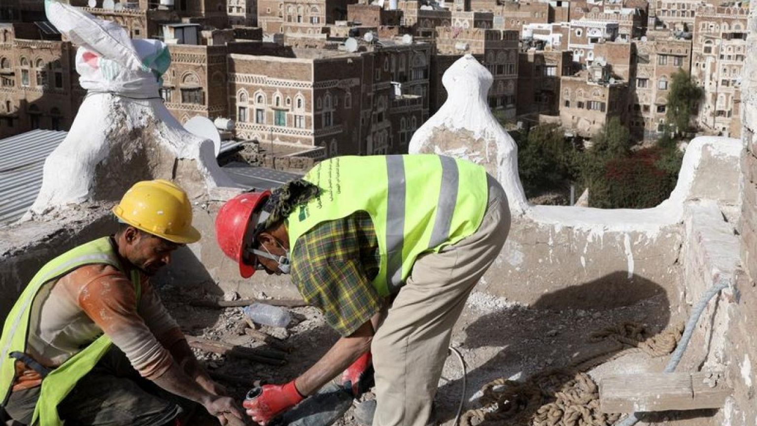 اليونسكو تعلن البدء في إعادة تأهيل 10 آلاف منزل في صنعاء القديمة