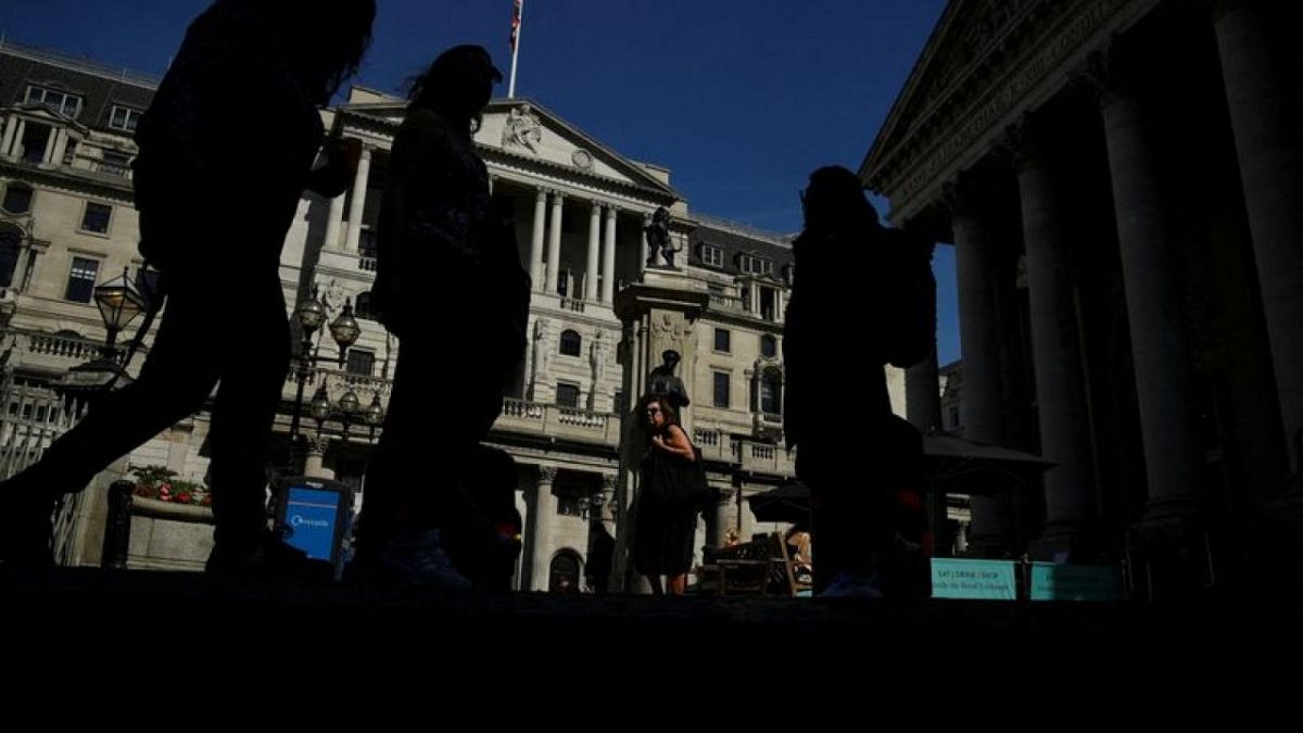 UK 10year bonds head for biggest monthly fall since 1986 Euronews