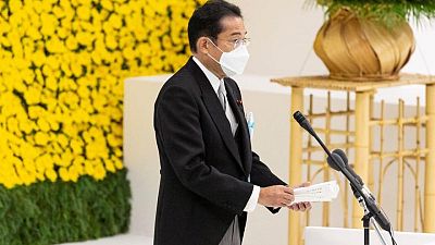 رئيس وزراء اليابان يتعهد بعدم شن بلاده حربا أخرى