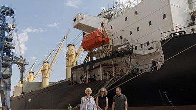 El primer barco con destino a África sale de puerto de Ucrania -datos de Refinitiv, ministerio El primer barco con destino a África sale de puerto de Ucrania -datos de Refinitiv, ministerio