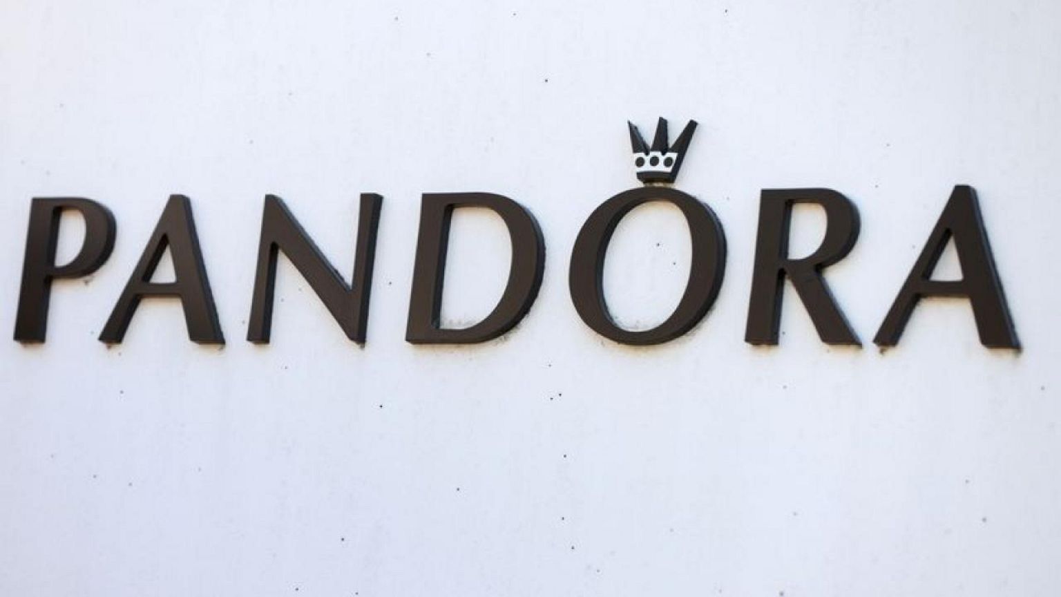 Pandora shares fall on disappointing U.S. sales