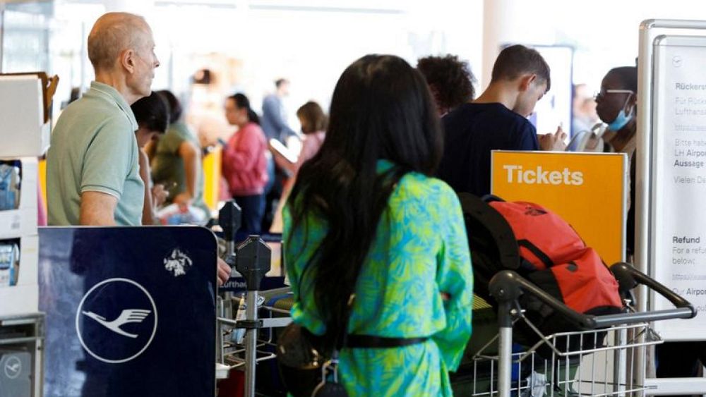 German airports hire only 150 workers from Turkey under scheme to ease staff shortage