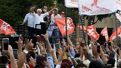Lula y Bolsonaro inician oficialmente campaña cortejando a votantes Lula y Bolsonaro inician oficialmente campaña cortejando a votantes